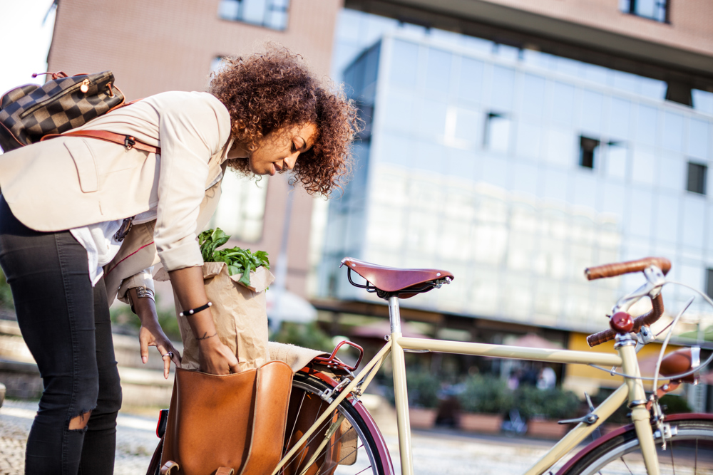 Woman In Business Busy City Life 518090940 5616X3744 (2)